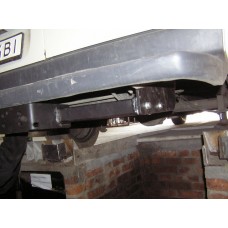 Фаркоп Mercedes Sprinter 907 (2018-2025) бампер з підніжкою. Литий гак.