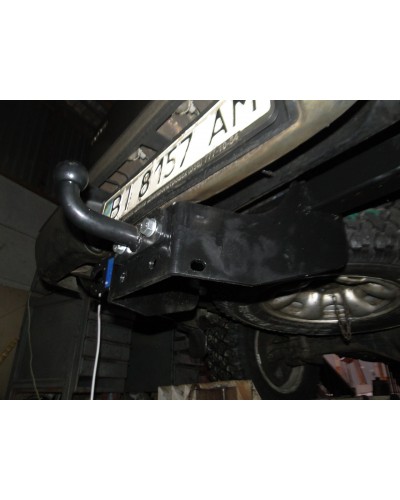 Фаркоп Toyota Hilux (с 2015--) Тойота Хайлюкс