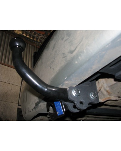 Фаркоп Mazda MPV (1999-2006) Запаска в салоні