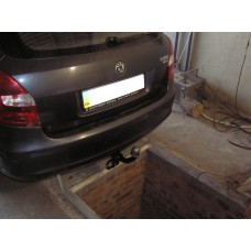 Фаркоп Skoda Fabia седан\універсал (1999-2016) Незйомний крюк