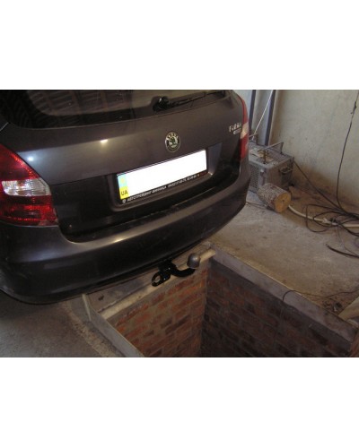 Фаркоп Skoda Fabia седан\універсал (1999-2016) Незйомний крюк