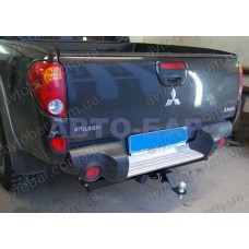 Фаркоп Mitsubishi L200 (2006-2016) під квадрат. Бампер хром труба \ Хром бампер \ без бампера