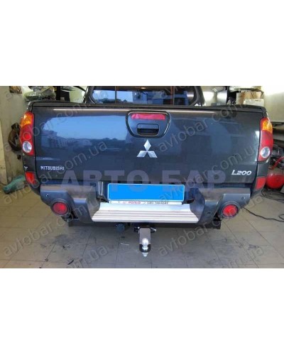 Фаркоп Mitsubishi L200 (2006-2016) під квадрат. Бампер хром труба \ Хром бампер \ без бампера