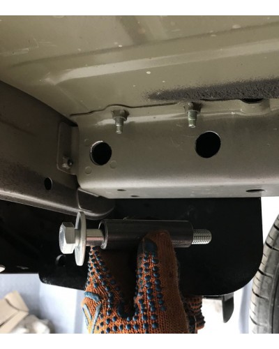 Фаркоп Nissan Leaf (з 2017--) под квадрат