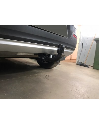 Фаркоп Volvo XC40 (2017-2025) Steinhof. Польща. Зйомний на болтах.