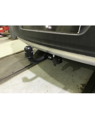 Фаркоп Volvo XC40 (2017-2025) Steinhof. Польща. Зйомний на болтах.