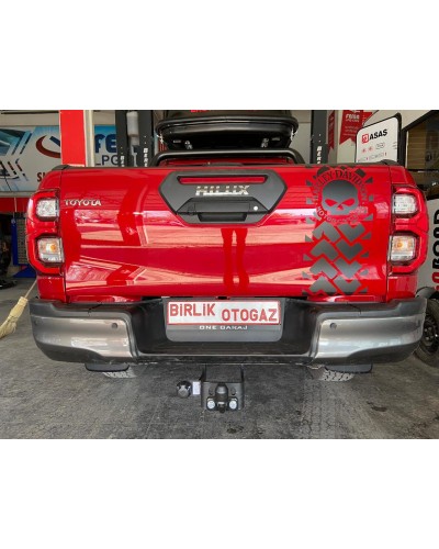 Фаркоп Toyota Hilux (2016-2024)