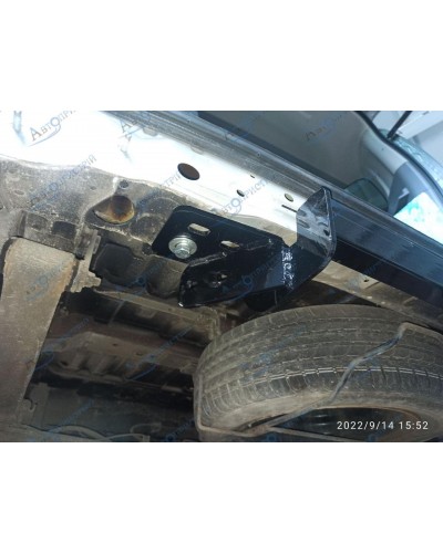 Фаркоп Nissan NV200 (с 2009--) Автопристрій