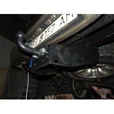 Фаркоп Toyota Hilux (з 2015--) Тойота Хайлюкс