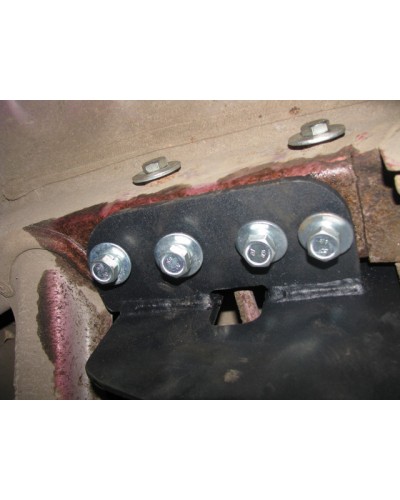 Фаркоп Mitsubishi Lancer 10 (з 2007--) Баняк вихлопної поперек машини