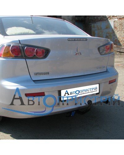 Фаркоп Mitsubishi Lancer 10 (c 2013 --) Баняк вихлопної уздовж машини