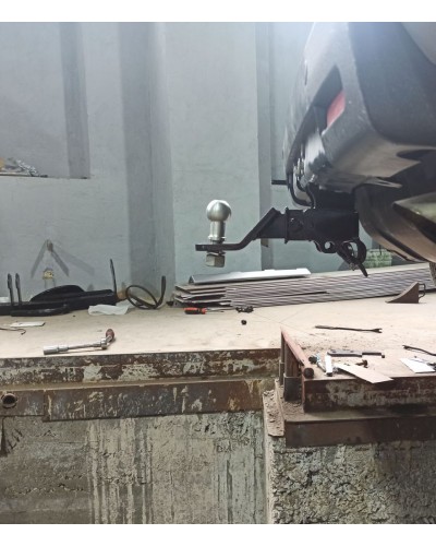 Фаркоп Toyota FJ Cruiser (2006-2015) під квадрат. На штатну балку