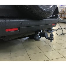 Фаркоп Toyota FJ Cruiser (2006-2015) під квадрат. На штатну балку