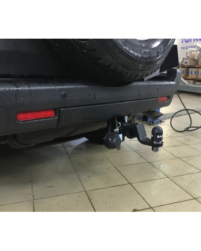 Фаркоп Toyota FJ Cruiser (2006-2015) під квадрат. На штатну балку