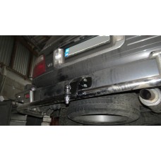 Фаркоп на Lexus LX 470 (1996-2007) під штатне місце.