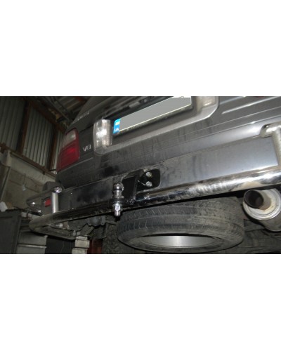 Фаркоп на Lexus LX 470 (1996-2007) під штатне місце.