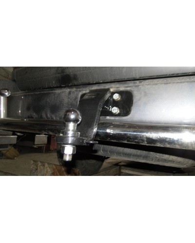 Фаркоп на Lexus LX 470 (1996-2007) під штатне місце.